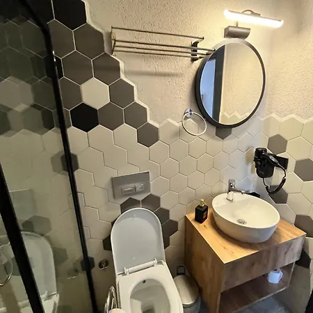 Nueans Kuecuekkoey *